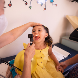 Catat 8 Pertanyaan Penting Ini saat Kunjungan ke Dokter Anak!