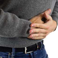 Penyebab Perut Mual Setelah Makan dan Cara Mengatasinya