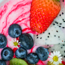 Mana yang Lebih Sehat, Plain Yoghurt atau Flavored Yoghurt?