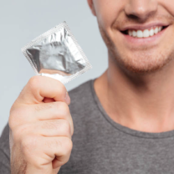 Pria Malas KB Kondom Karena Enggak Nyaman? Pake yang Super Tipis Dong!