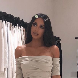 Kim Kardashian Ungkap Masalah Psoriasisnya Kian Memburuk