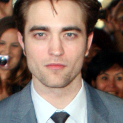 Robert Pattinson Dinilai Sebagai Pria Paling Tampan Sedunia!