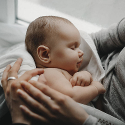 Bayi Baru Lahir Sakit Kuning, Bukan Hanya Karena Kurang Dijemur, lho