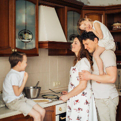 Salah Enggak Sih Kalau Orang Tua Punya Anak Kesayangan?