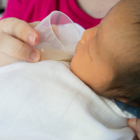 Selain Menggunakan Botol, Ini Dia 4 Alternatif Pemberian ASI Perah untuk Bayi
