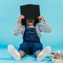 Sering Menyebut si Kecil Pemalu, Dampaknya Serius, lho!