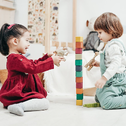 Si Kecil Belum Bisa Bicara di Usia 2 Tahun? Mums Perlu Lakukan Ini