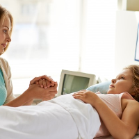 Anak Harus Dirawat Inap di Rumah Sakit? Inilah 7 Hal yang Harus Dilakukan, Mums!