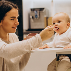 Si Kecil Mulai Tahap MPASI? Ini yang Perlu Diperhatikan!