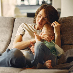 Si Kecil Muntah-Muntah Tanpa Demam? Tetap Tenang, Ini Penjelasannya
