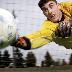 Mengenal Sports Hernia yang Sering Dialami Pemain Bola