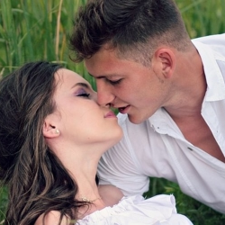 Ssst.. Ini 4 Tanda Wanita Menginginkan Seks!