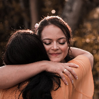 Suka Uring-uringan Sendiri, Tanda Kamu Butuh Dipeluk!