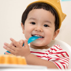 Tahapan Tumbuh Kembang Bayi 0-12 Bulan