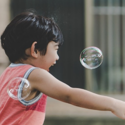 Si Kecil tak Bisa Diam Apa Selalu Tanda Anak Hiperaktif?