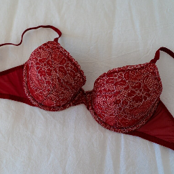 Penting, Kenali Tanda Bra yang Kamu Kenakan Terlalu Ketat!