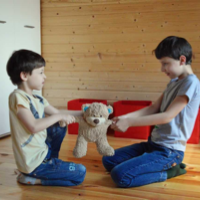 Tanpa Disadari, Hal Ini Jadi Penyebab Sibling Rivalry pada Anak-anak