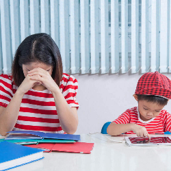 Tegas atau Keras kepada Anak? Sebenarnya Ada Bedanya, Lho!