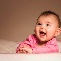 Kering atau Sensitif, Begini Cara Mengenali Tipe Kulit Bayi!