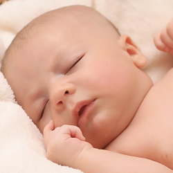 Cara Mengatasi “Catnapping” Penyebab Bayi Mudah Bangun Saat Tidur Siang