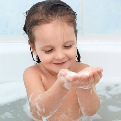 Tips agar Sesi Mandi Si Kecil Jadi Menyenangkan