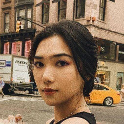 Isyana Sarasvati Akali Bulu Mata Lurus dengan Maskara