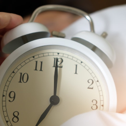 Sulit Terbangun? Coba Tips Bangun Sahur Tepat Waktu!