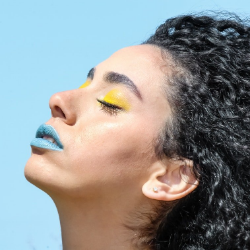 Make Up Anti Cakey dengan Tips Berikut!