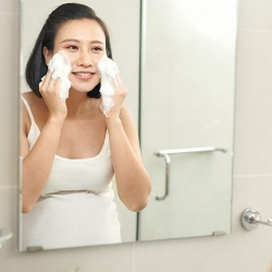Tips Memudarkan Bekas Jerawat dan Rekomendasi Skincare Lokal yang Tepat!