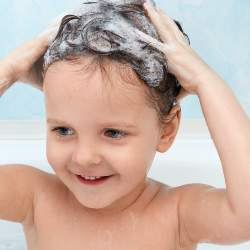 Catat! Ini Tips Menjaga Kesehatan Rambut Anak, Mums!