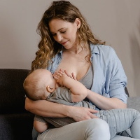 Tips Menyusui Bayi Sedang Tumbuh Gigi agar Tetap Nyaman