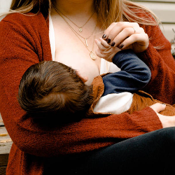 Tips Sukses Memberikan ASI Sejak Awal Kelahiran Bayi