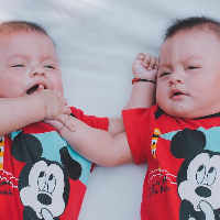 Tips Sukses Menyusui Dua Anak Sekaligus atau Tandem Nursing