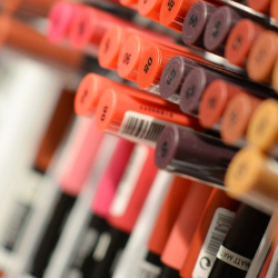 Waspada Palsu, Perhatikan Trik Ini Dulu Sebelum Memilih Kosmetik!