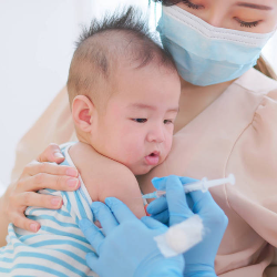 Ada Risiko Terlambat Jadwal Imunisasi, Segera Kejar Mums!