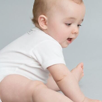 Usia Berapa Anak Bisa Tepuk Tangan dan Melambaikan Tangan?