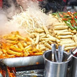 Vaksin untuk Mencegah Demam Tifoid Bagi yang Suka Jajan Makanan