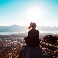 Walaupun Pendiam dan Dingin, Ini Keunggulan Orang Introvert!