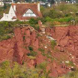 Waspadai Longsor di Musim Hujan